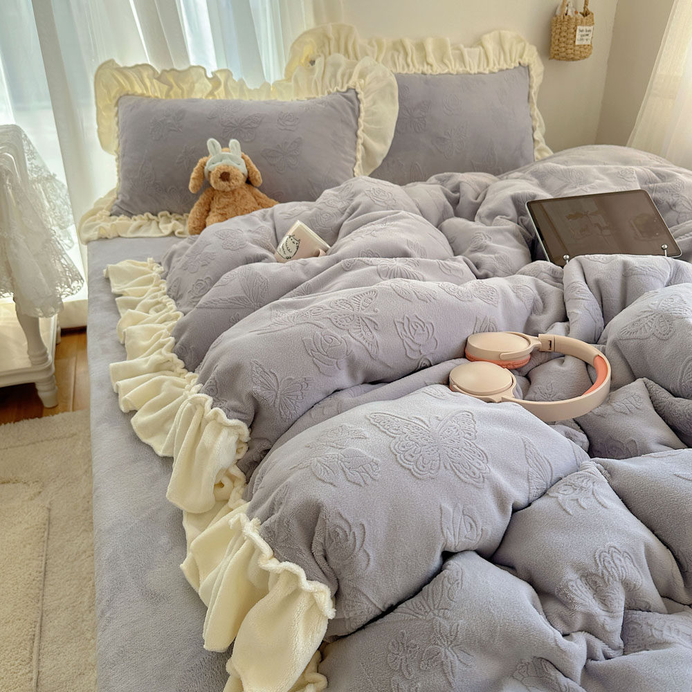 2025新款韩版蝴蝶A类牛奶绒花边四件套加厚法兰绒被套珊瑚保暖笠4