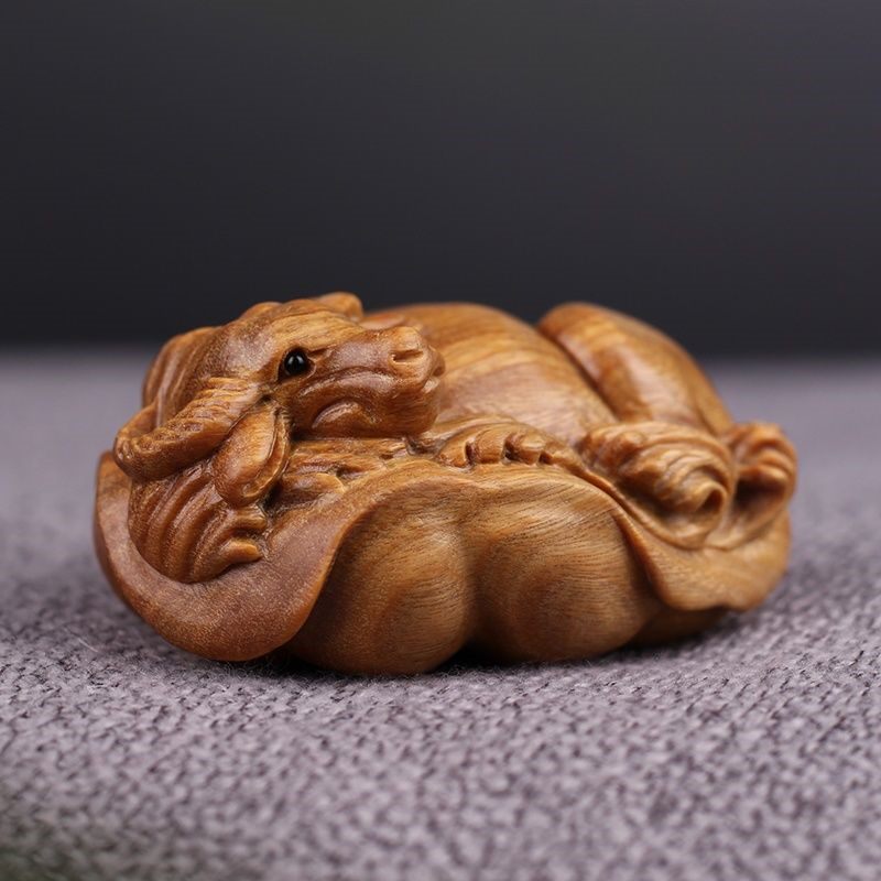 观木绿檀木质扭转乾坤手把件文玩荷叶牛把玩件红木礼品木雕摆件