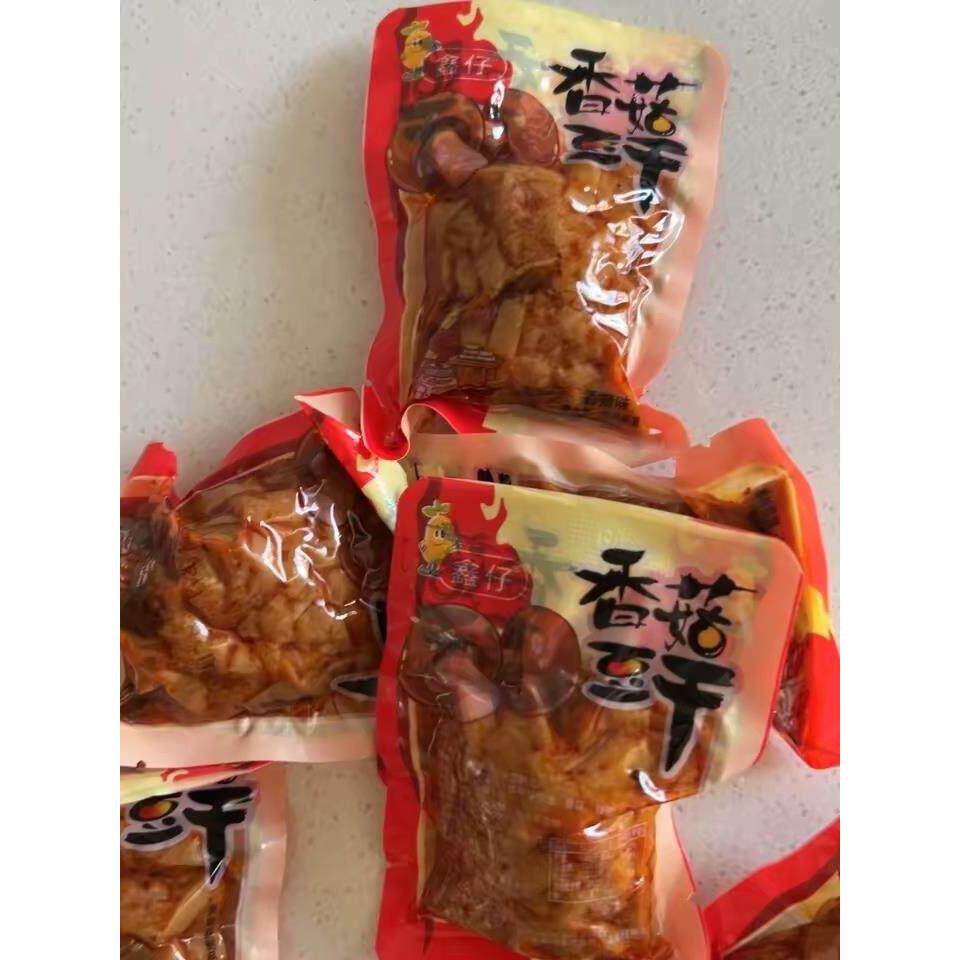 香菇豆干豆腐干开袋即食下酒菜休闲辣条小吃解馋香辣零食独立包装