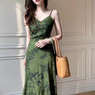 夏季 墨绿色吊带裙过膝年轻气质收腰连衣裙女 爆款 高级轻奢高腰无袖