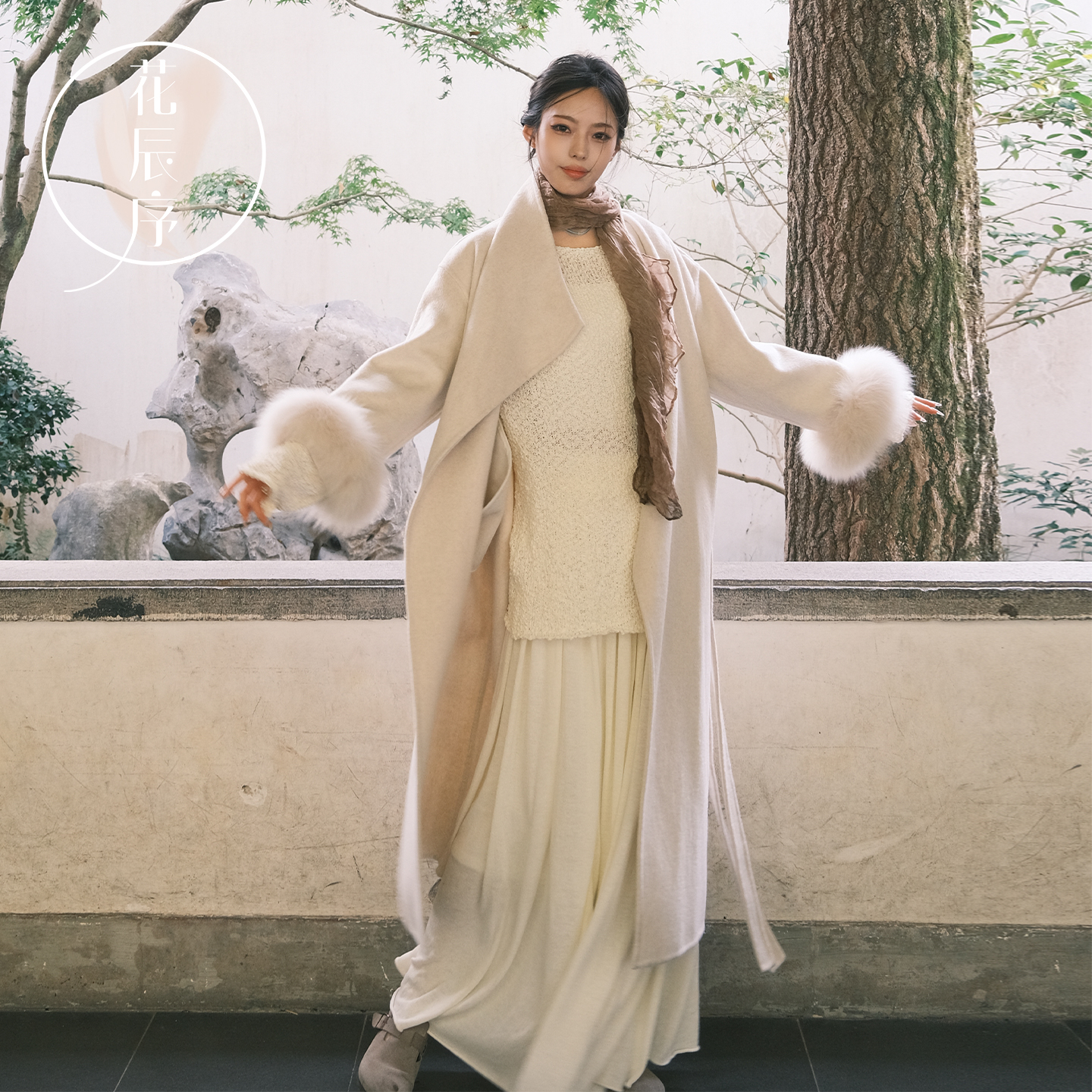 温柔慵懒风白色羊绒大衣女长款