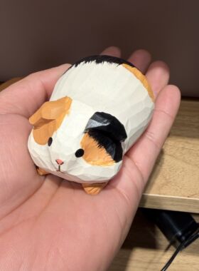 木雕仓鼠荷兰猪摆件纯手工雕刻办公室桌面汽车中控台装饰新款摆件