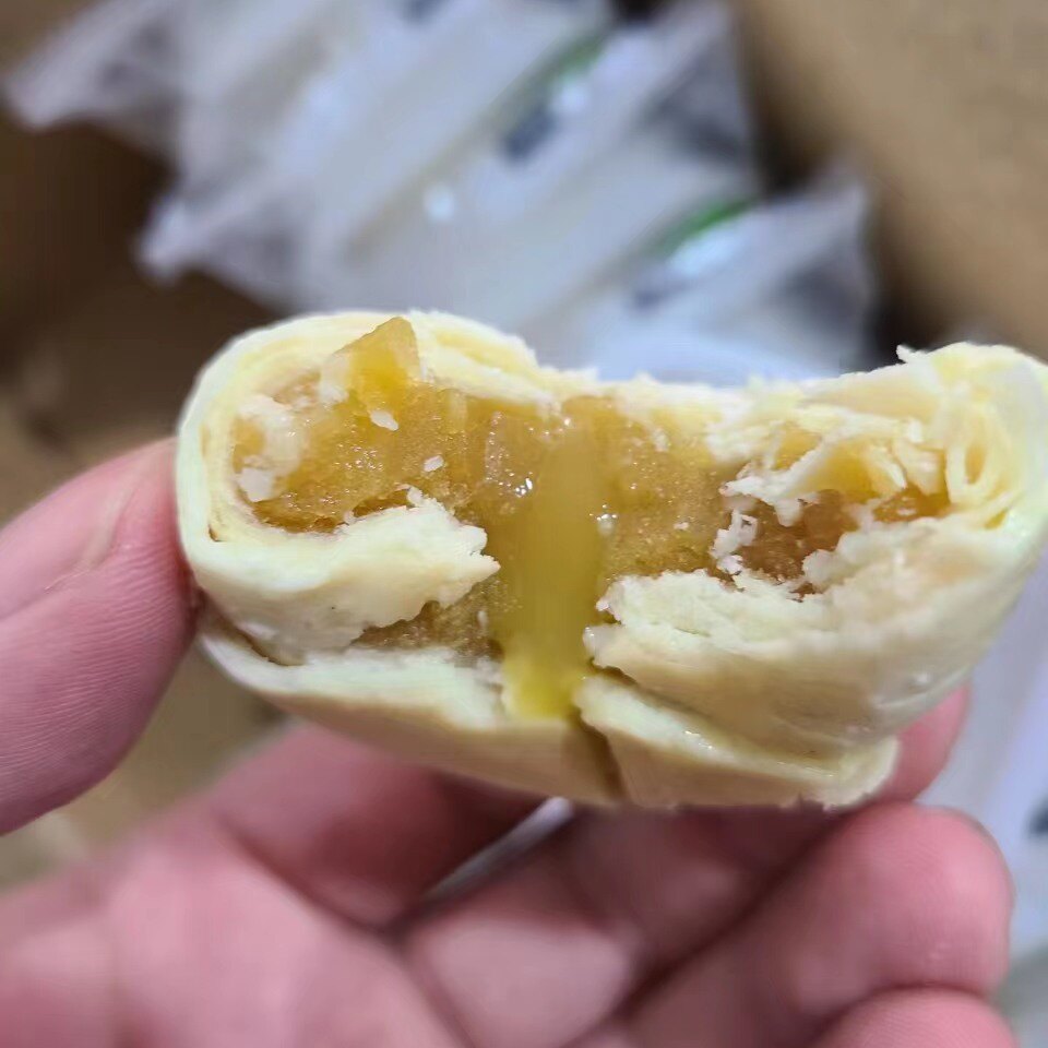 榴莲饼爆浆夹心酥皮馅饼添加果肉豌豆先网红小吃追剧夜宵零食品