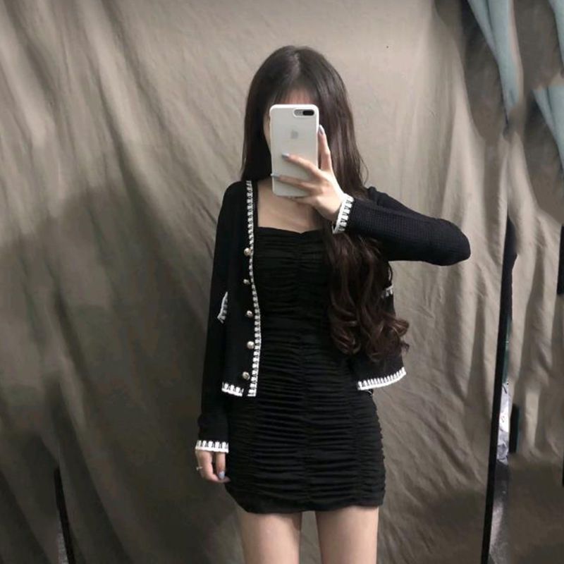 社会女网红同款长袖短款针织外套+褶皱修身包臀吊带连衣裙两件套