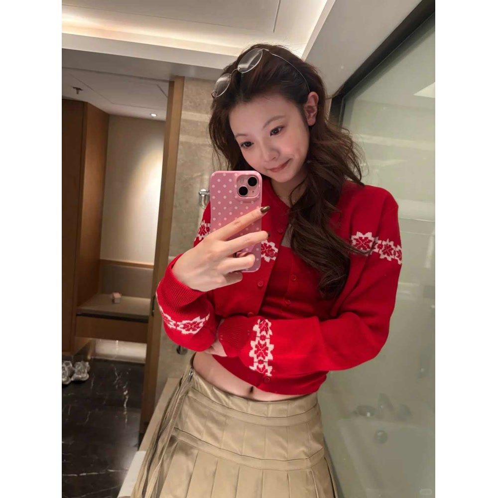 过年穿搭费尔岛红色针织开衫披肩叠穿背心女秋冬高级感毛衣两件套