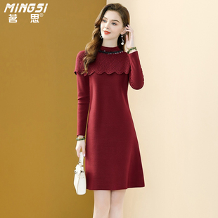 茗思红色气质针织连衣裙女2025秋冬新款小个子亮片减龄显瘦毛衣裙