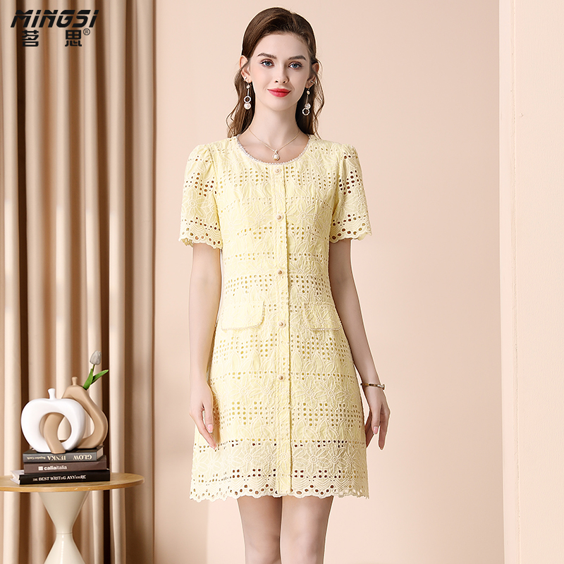 名媛气质小香风镂空绣花连衣裙