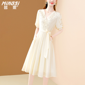 茗思品牌高档天丝连衣裙女夏季2025新款V领镂空刺绣系带显瘦长裙