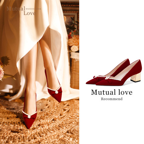 Mutuallove婚鞋红丝绒粗跟新娘鞋