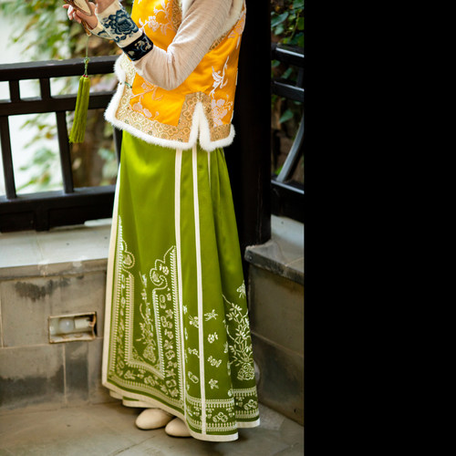 画兰春赋丨一城风絮丨绣花马面裙