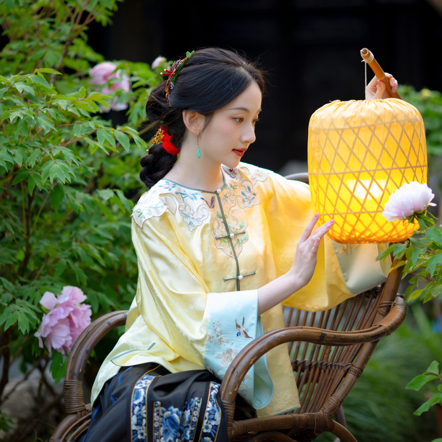 锦瑟悠悠丨一城风絮丨绣花夏上衣