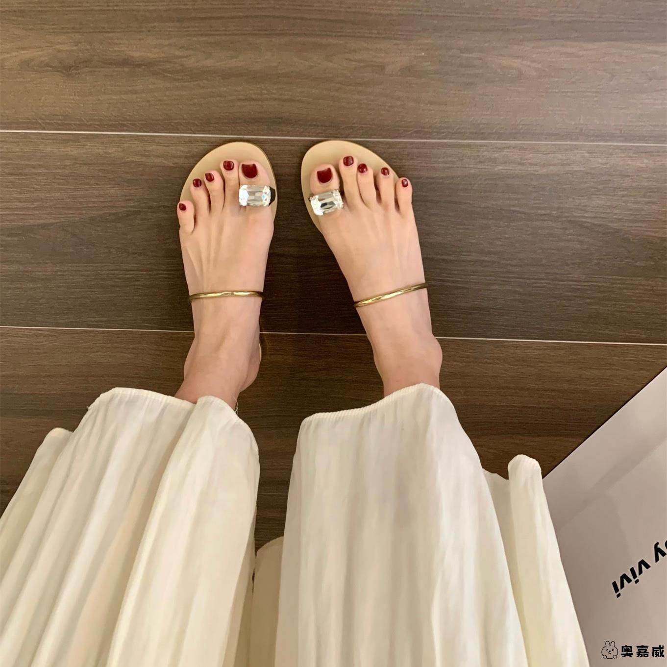 平底法式鸽子蛋水钻套趾凉拖鞋女鞋子2025新款秋季外穿仙女风凉鞋