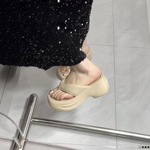 网红厚底人字拖鞋 女夏外穿防滑防臭踩屎感沙滩海边凉拖鞋 2025新款