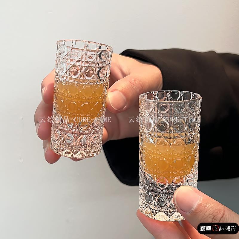 一两白酒杯新款轻奢小酒杯浮雕加厚玻璃酒盅家用一口杯烈酒宝石纹