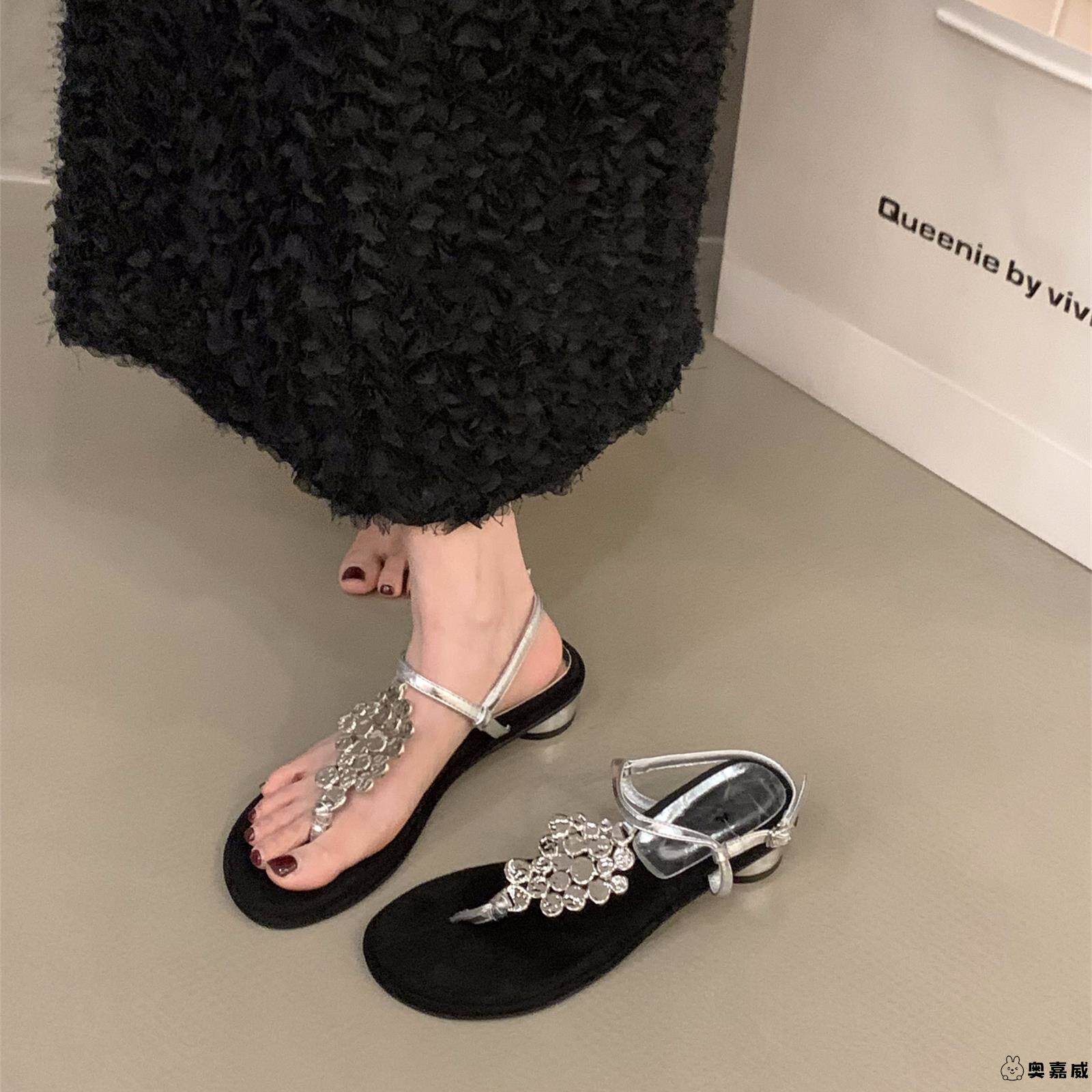 小众设计感法式夹趾银色凉鞋仙女鞋子2025新款秋季休闲度假罗马鞋