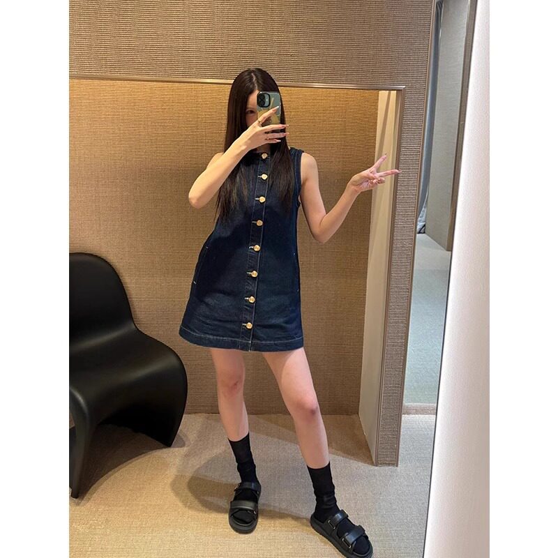 港风复古设计感单排扣牛仔背心连衣裙女时尚气质袖修身显瘦短裙