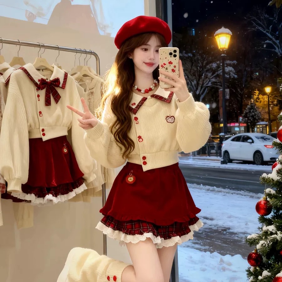 圣诞节穿搭针织灯笼袖红白格纹套装女翻领衬衫花边拼接短裤两件套