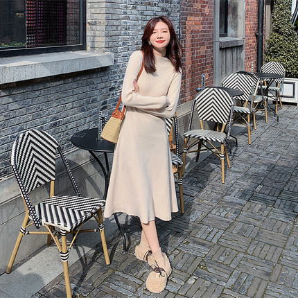 实拍针织连衣裙女秋冬半高领配大衣的内搭a字打底长款过膝毛衣裙