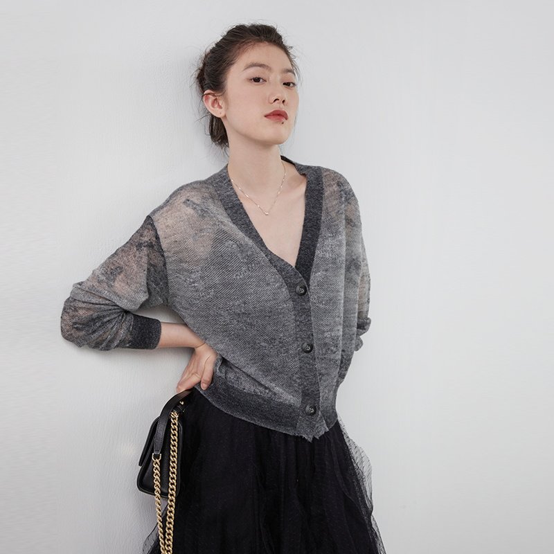 TaGi之集 2025秋季七夕新品透视感蝴蝶渐变提花法式V领奶奶开衫