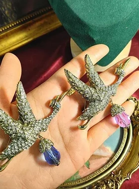 时尚潮中古重工大鸟仙鹤飞鸟水滴胸针满钻胸花女现货合金紫色装饰