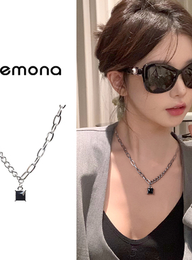 黑色方块吊坠项链女款轻奢小众甜酷锁骨链2026新款高级感颈链配饰