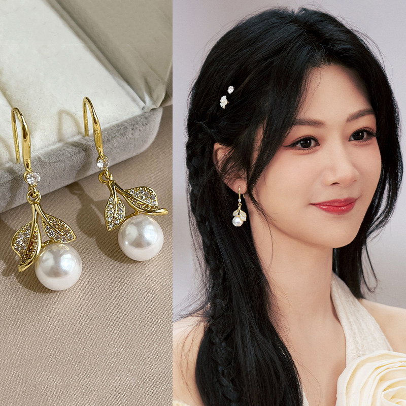 金色珍珠款耳环女士新款爆款轻奢高级感耳钩小众独特法式气质耳饰