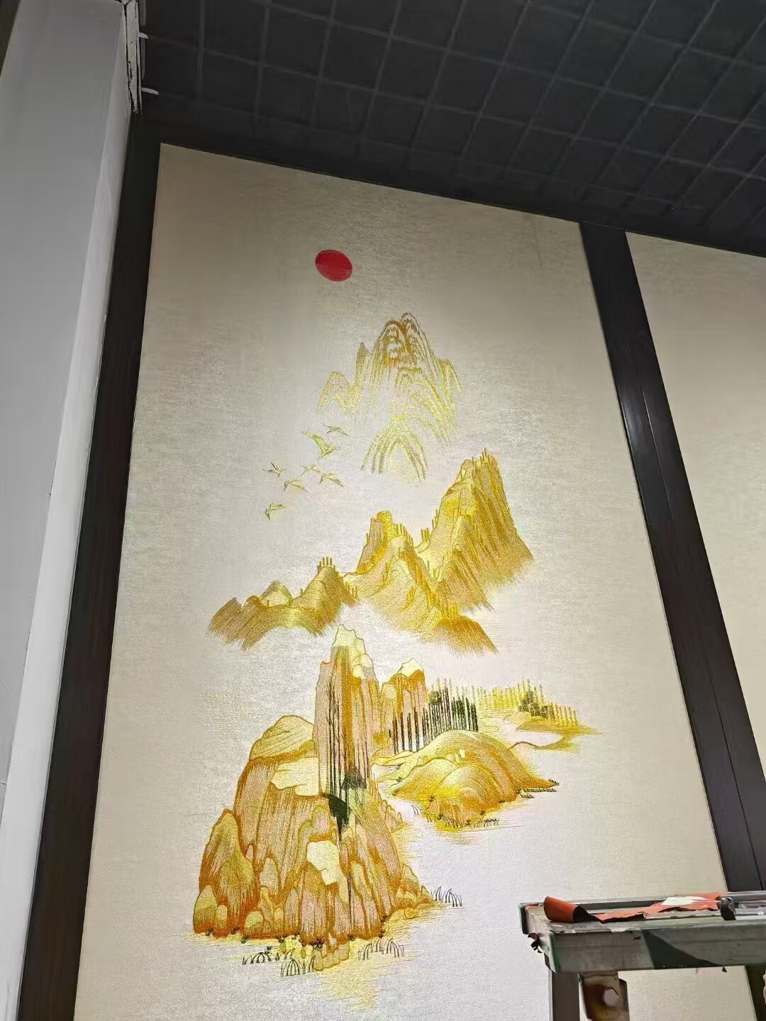 独绣刺绣无缝壁布挑高山水画金色冉冉升起客厅沙发背景墙布新中式