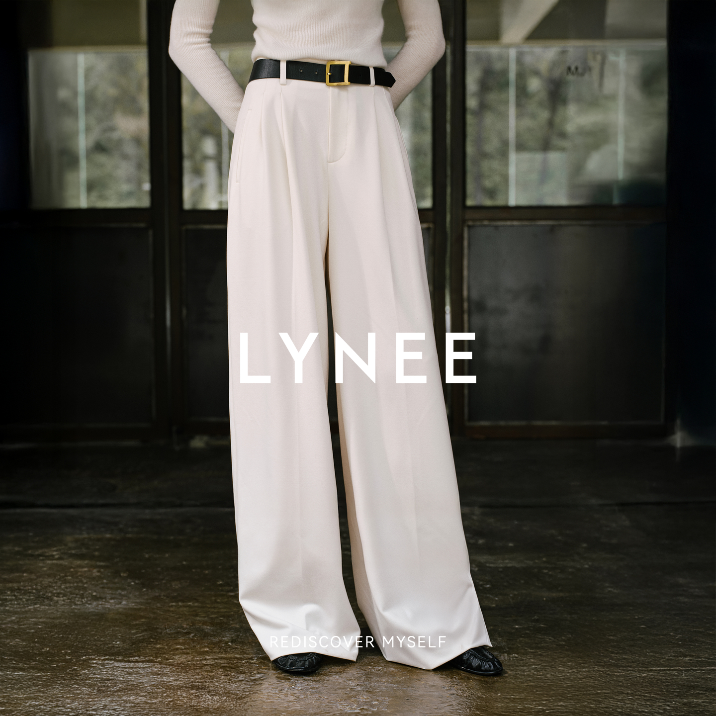 LYNEE通勤裤子2025秋冬白色直筒裤女休闲西装裤高级感垂感拖地裤