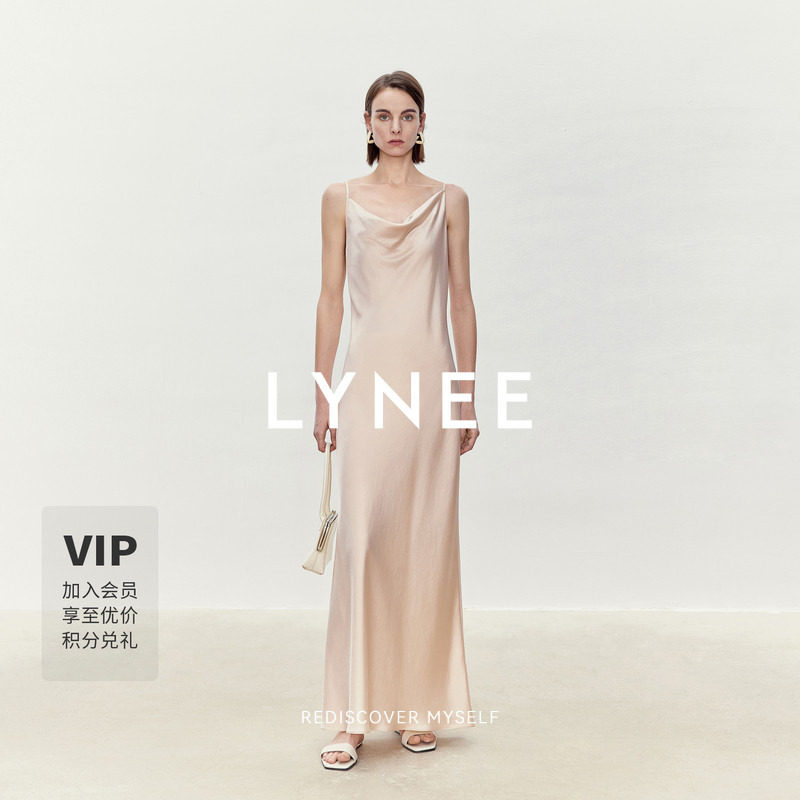 LYNEE 醋酸垂顺荡领修身吊带连衣裙女夏季新款温柔度假风法式长裙