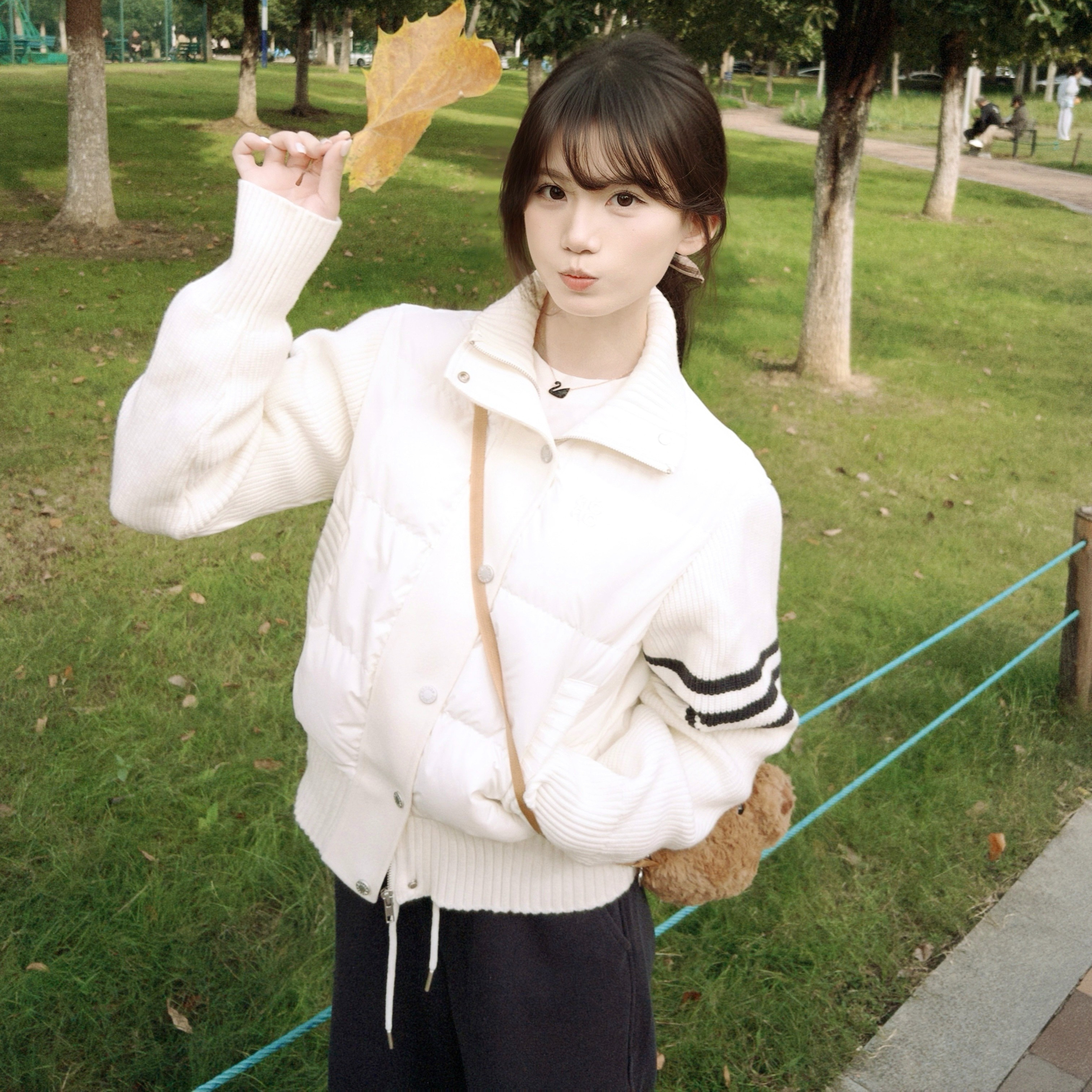 拼接针织袖羽绒棉服女