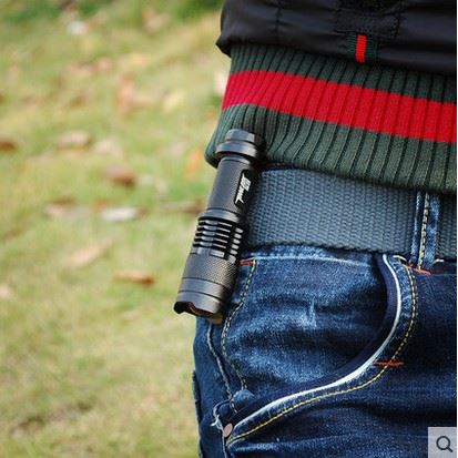 SK-68 LED迷你变焦手电筒充电 远射强光AA手电筒户外照明