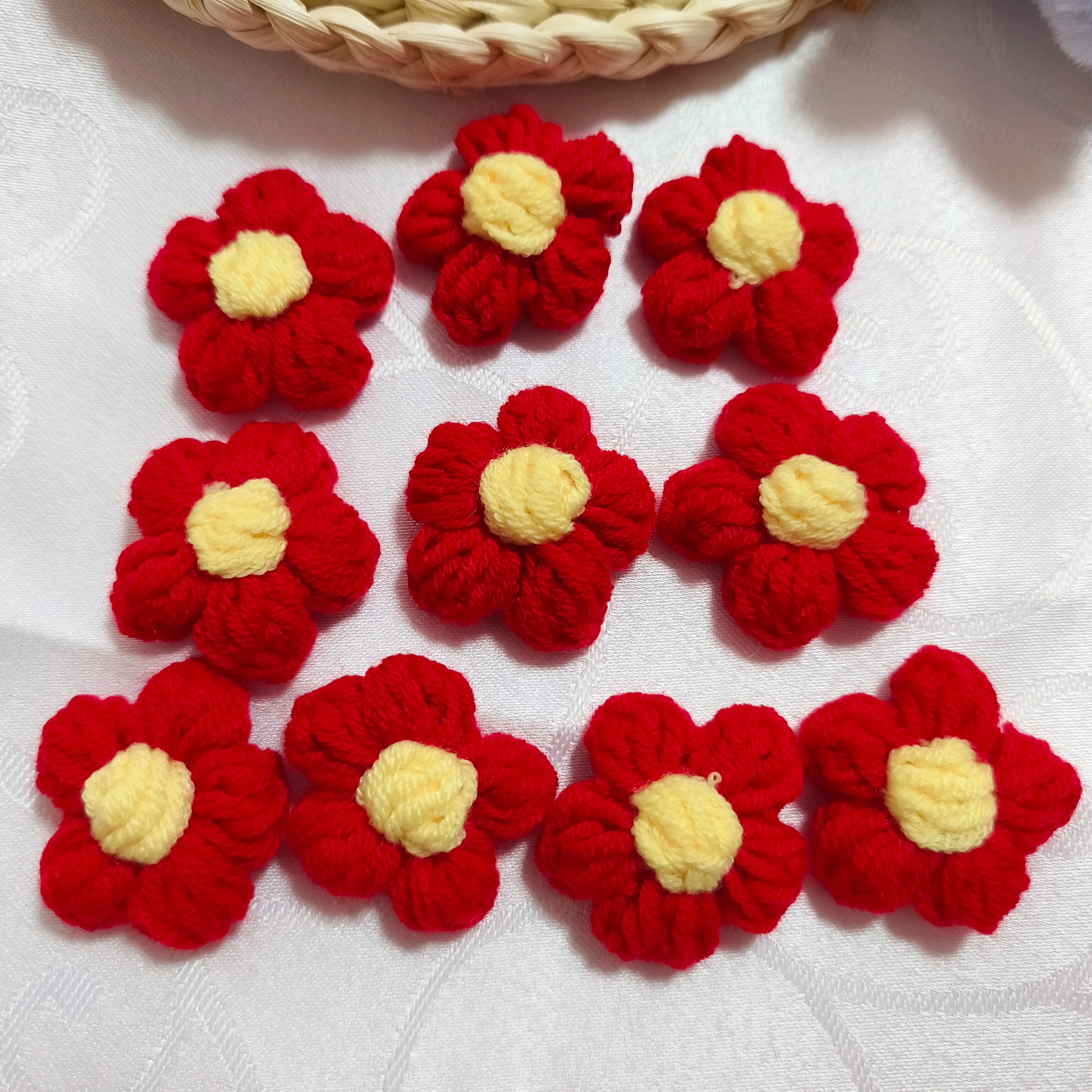 小红花胸针针织毛线泡芙花别针花朵手工diy徽章装饰辅料胸花批发
