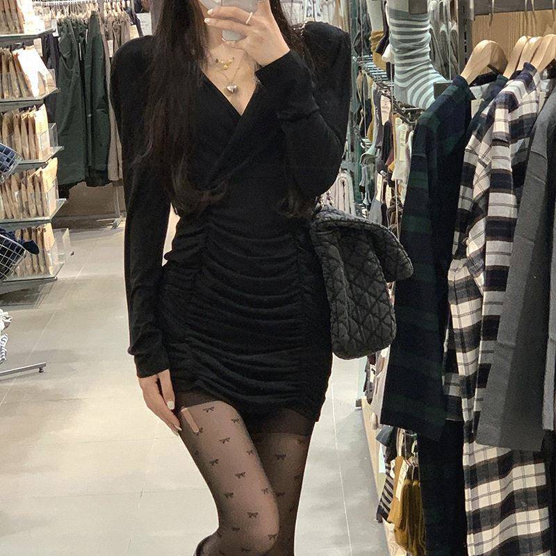 简遇luck品质女装黑色新款春秋冬短裙子辣妹性感包臀气质修身V领