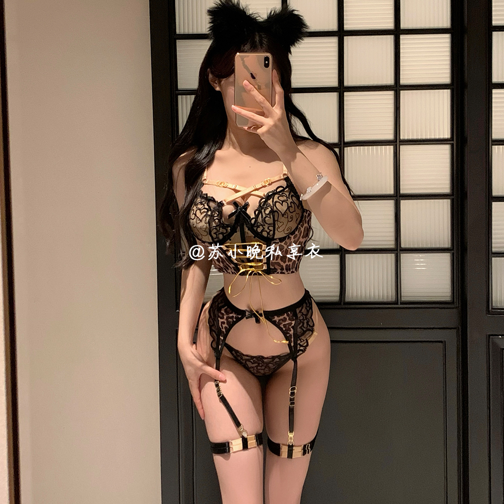 苏小晚 投降狩猎者~性感豹纹诱惑文胸内裤制服套装迷人火辣家居服