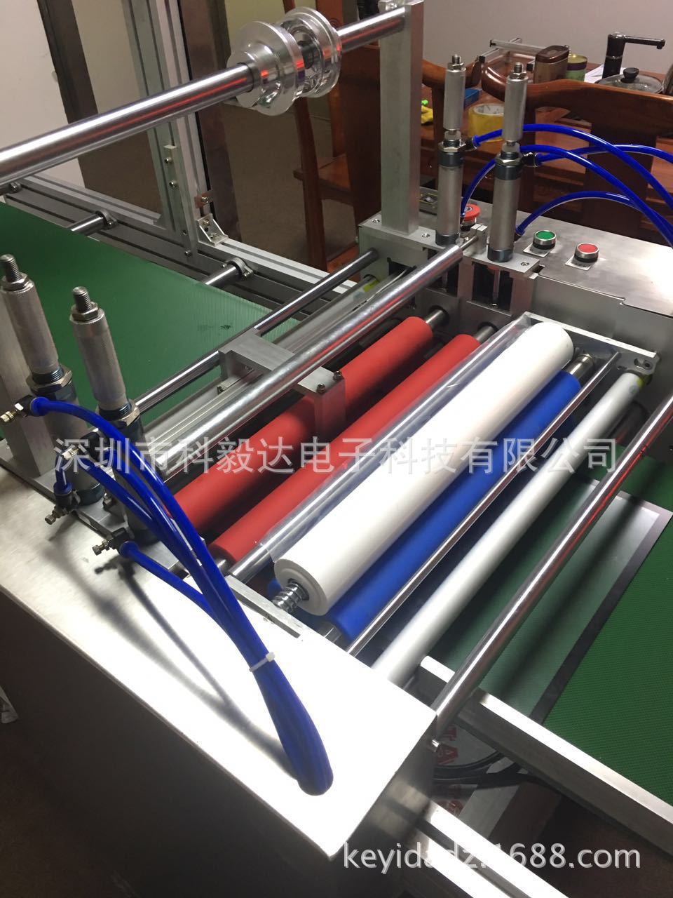 科毅达-手机后盖复合板自动除尘覆膜机 /膜片自动覆膜除尘一体机