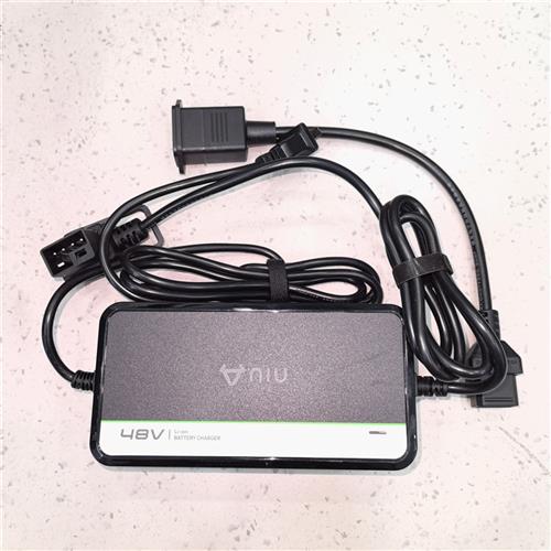 小牛电动车新款MQi/UQi/M2/U1/U+/M1/M+/U2/U+B充电器带转接线