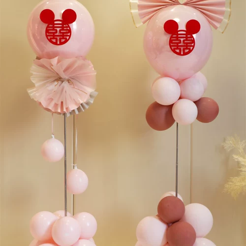 Столевые столбцы с воздушными шарами на полу на земле, Украшение сцены свадебной комнаты, помолвка, макет свадебных дорог для свадебных дорог