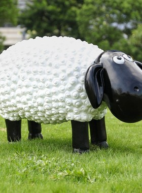 网红卡通羊雕塑公园农场花园景观草坪装饰售楼处卷毛羊草皮羊摆件