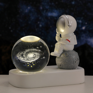 宇航员水晶球摆件创意桌面太阳系太空人小夜灯装 饰品送人生日礼物