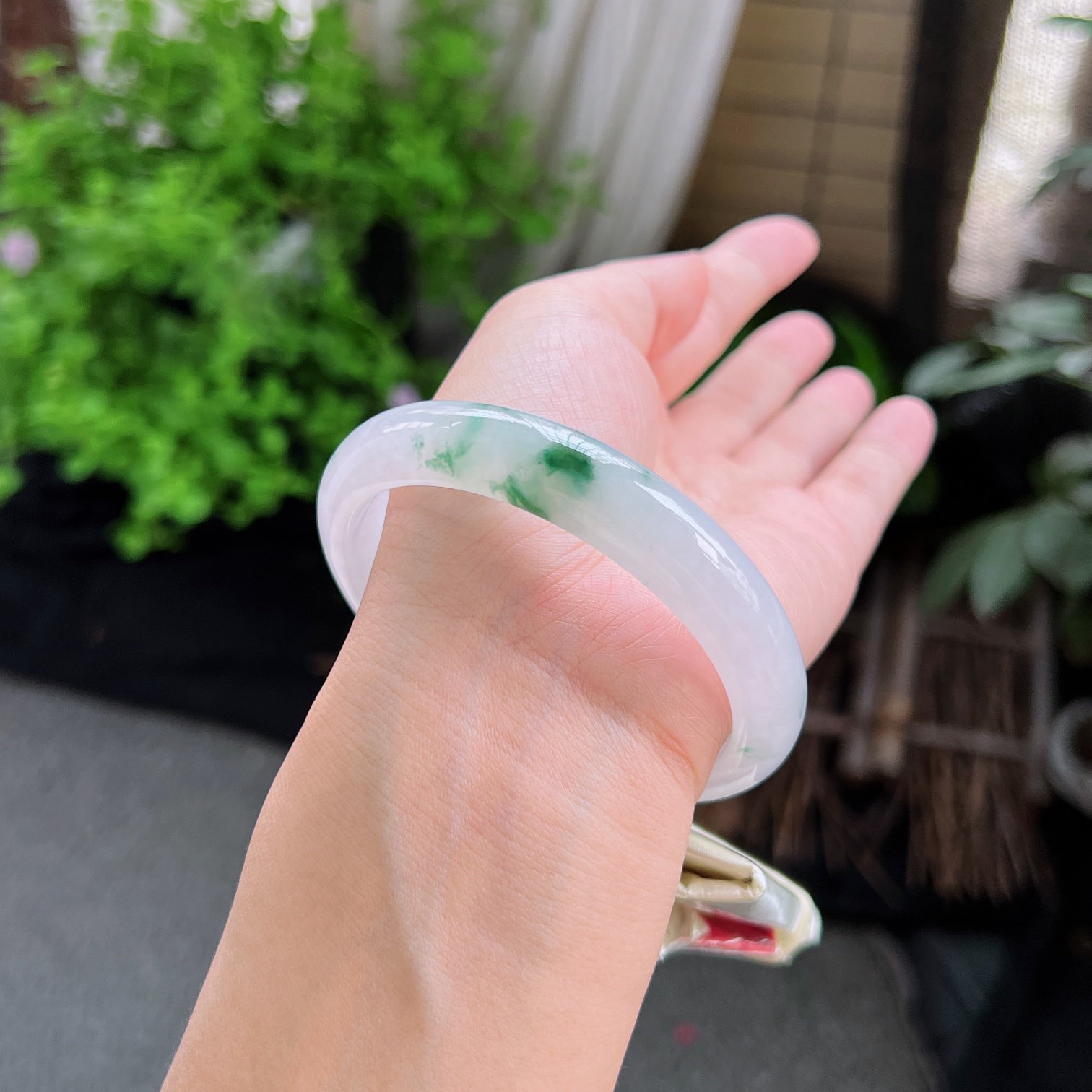 62大圈口天然缅甸a货糯冰种牛奶白底飘花翡翠玉手镯正品旗舰店女