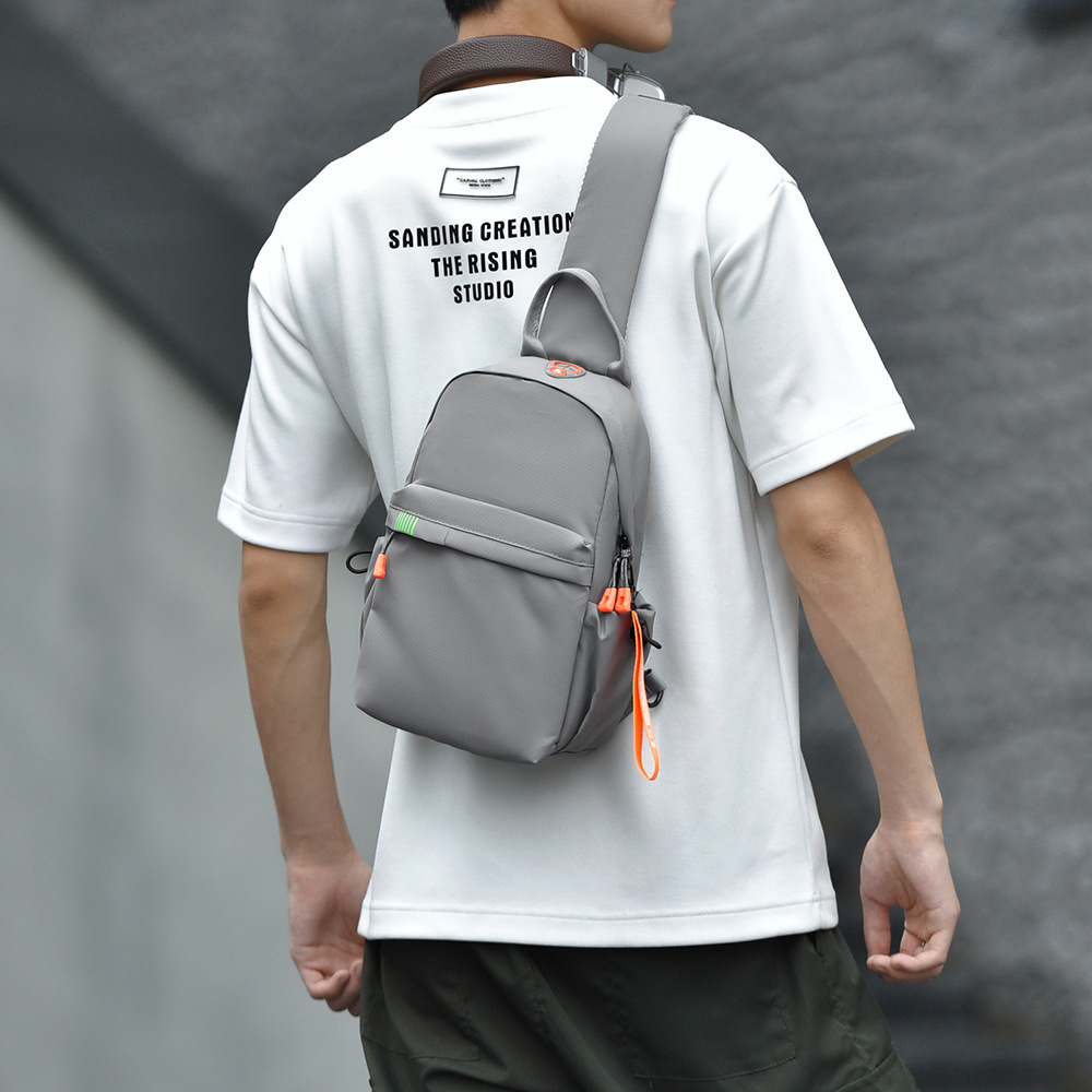 日本品质男士时尚休闲胸包商务通勤单肩包外出旅行简约背包运动斜