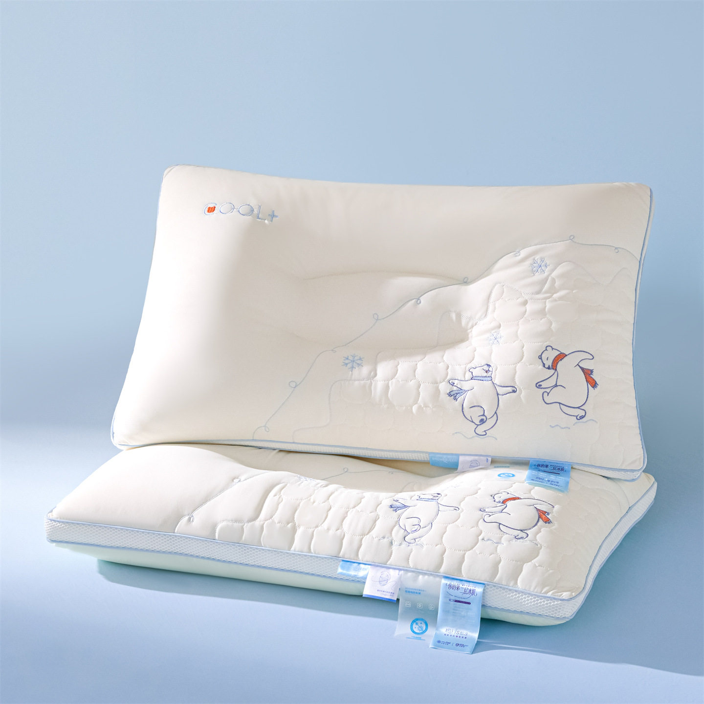 时尚潮玩冰雪熊蚕丝枕深睡眠枕头枕芯改善睡眠长方形慢回弹麻感