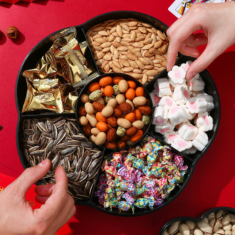 简约带盖喜糖果盒透明分格干果盘客厅家用塑料零食收纳盒新年礼品
