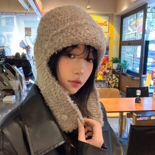 2025新款针织圈圈羊可爱飞行帽女冬白色护耳保暖毛线雷锋帽子百搭