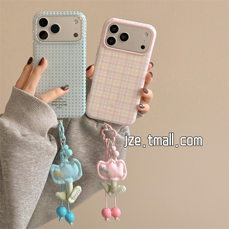 jze韩系ins简约文艺格纹带花朵挂件适用苹果17ProMax手机壳iphone15新款16pro女17pro高级感14全包防摔手机套