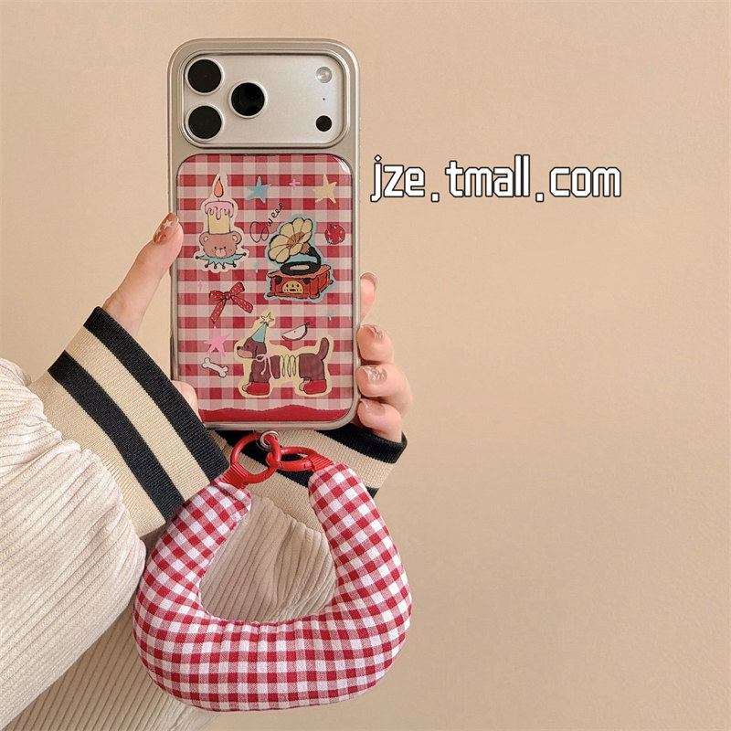 jze 韩风可爱红格纹腊肠狗插画适用苹果17ProMax手机壳iphone15新款16pro女13格纹腕带15pro电镀14防摔保护套