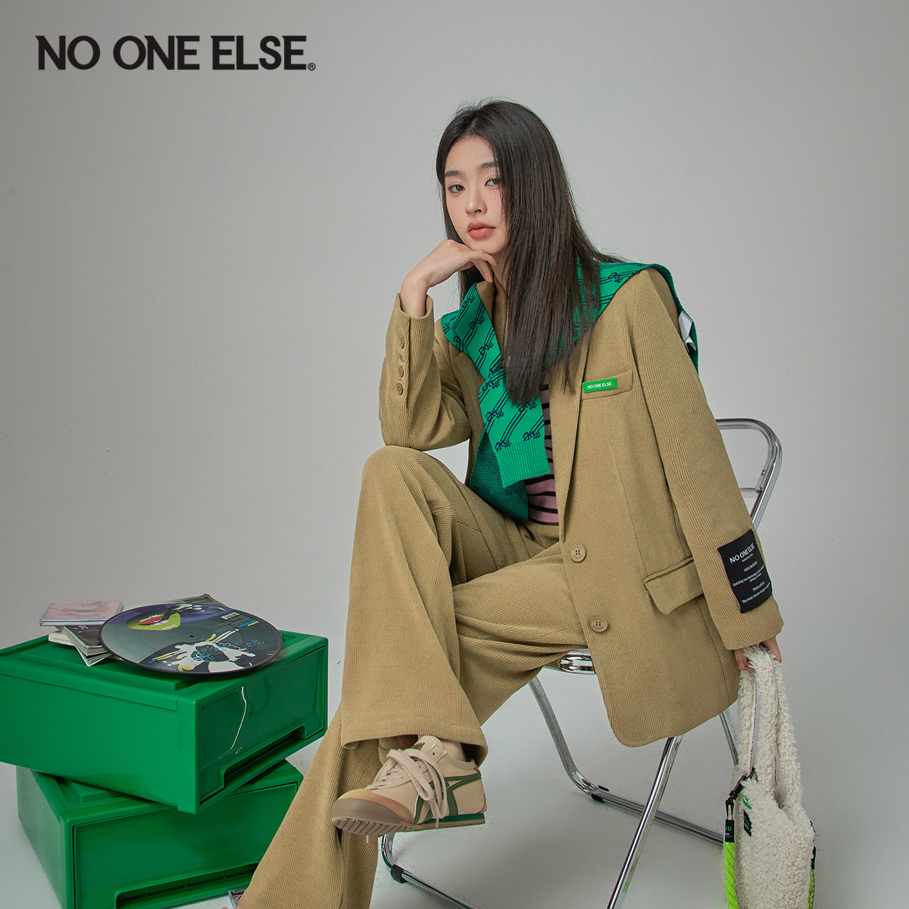 NO ONE ELSE纯色灯芯绒长袖西装女士2026春秋新款贴标小个子外套