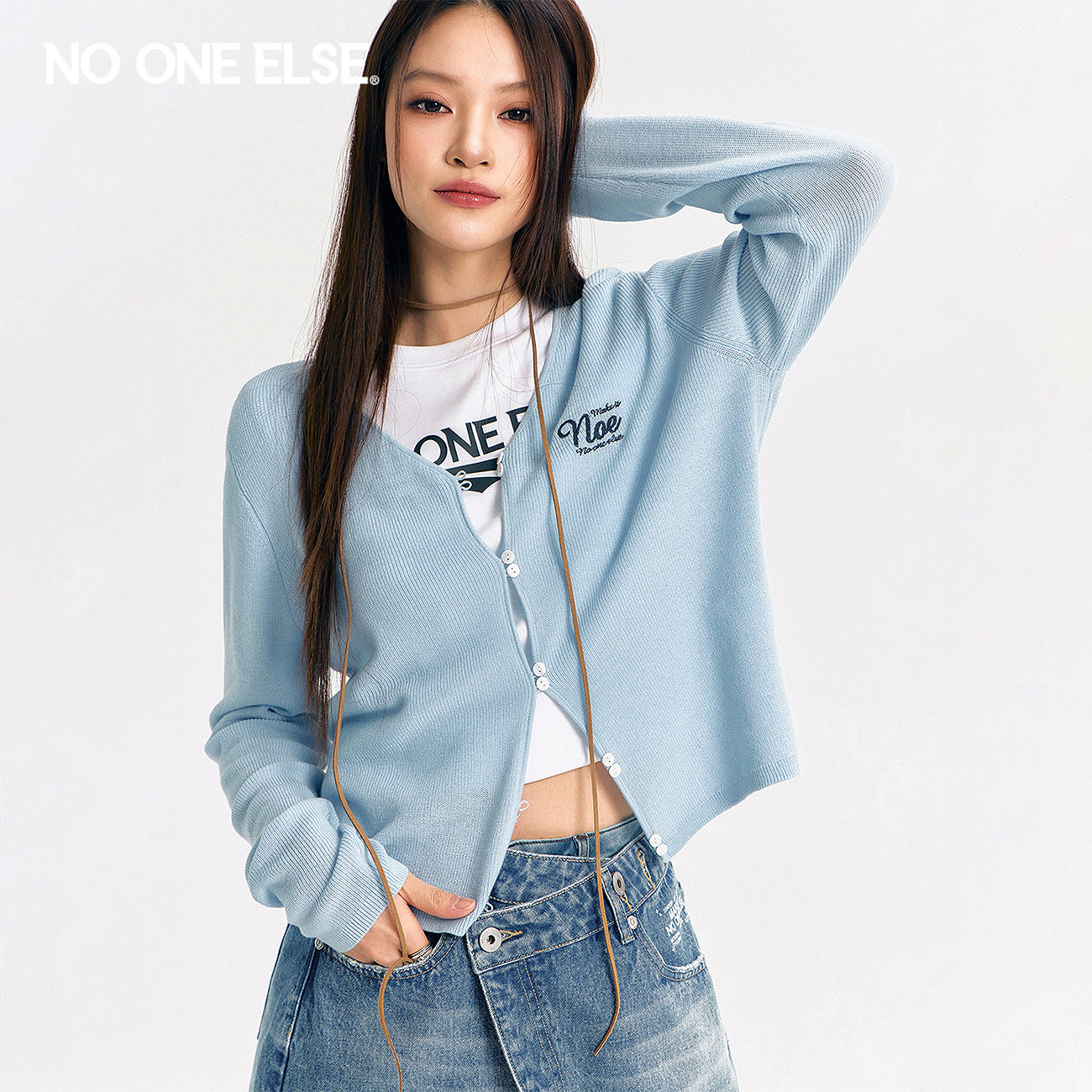 NO ONE ELSE字母刺绣毛衣女士2026年春秋新款休闲V领长袖针织开衫