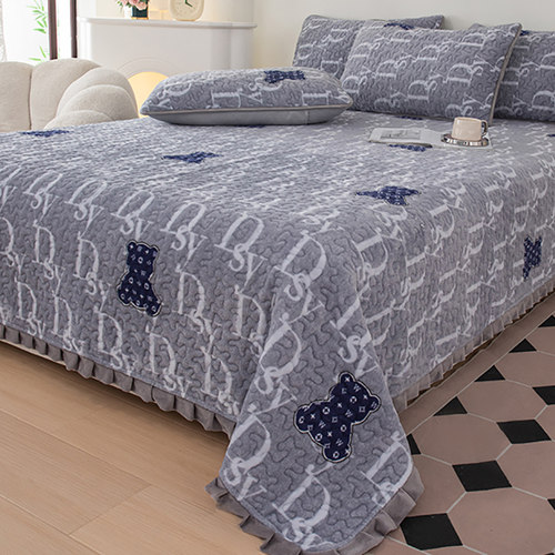 加绒加厚牛奶绒夹棉床盖三件套