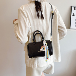 日本品质2026新款今年流行波士顿枕头包包女斜挎包时尚休闲单肩手